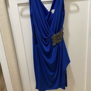 🔹Calvin Klein Embellished v-neck dress